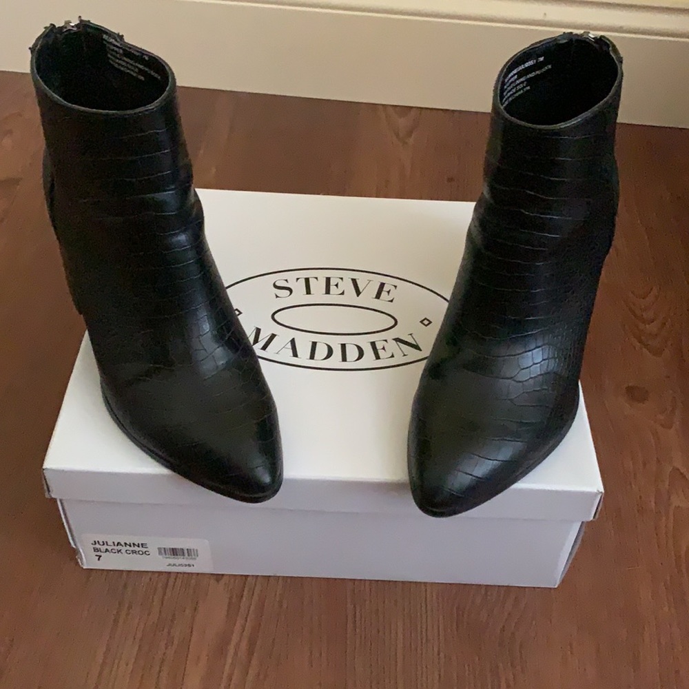 Steve Madden Julianne Crocodile Texture Booties